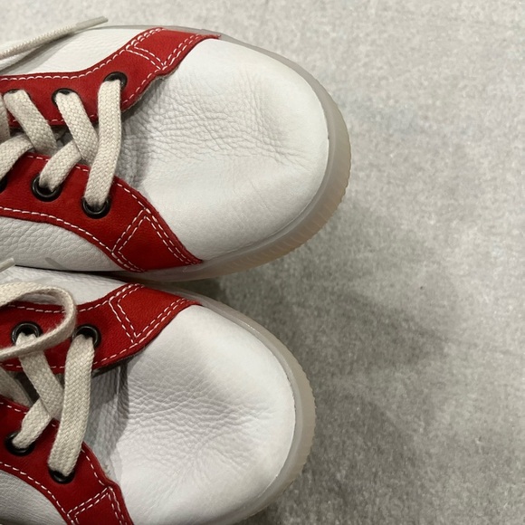 [39/8-8.5] Softinos Women Red and White Low Top Lace Up Sneakers EUC - Picture 4 of 10